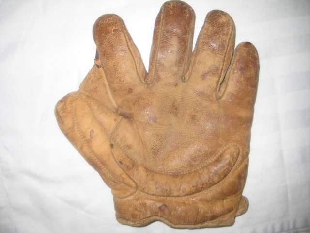 Early 1900's Spalding Crescent Glove Front